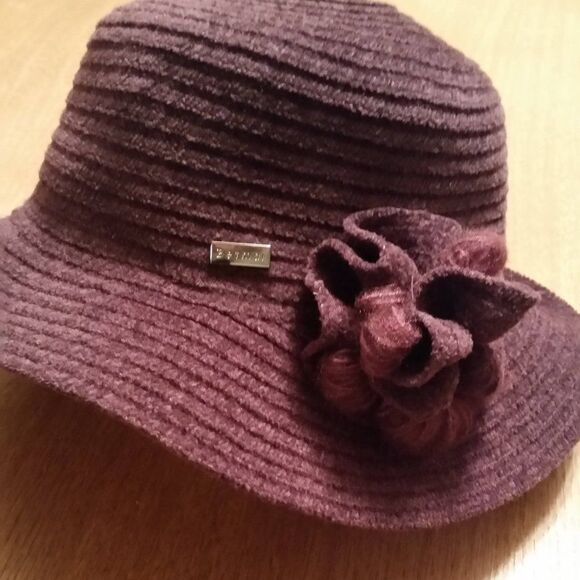 NWOT Hat Betmar